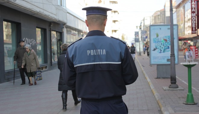 Se recrutează viitorii polițiști! Iată ce condiții trebuie să îndeplinească cei interesați - politistpolitiaprevenirevotilega-1398171367.jpg