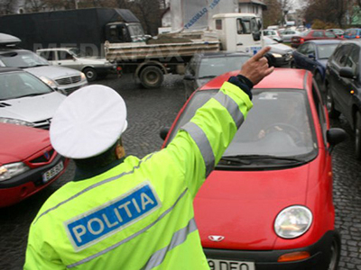 Atenție, șoferi! Circulație blocată la Casa de Cultură! - politistrutiera400x300laszlomiha-1354778037.jpg