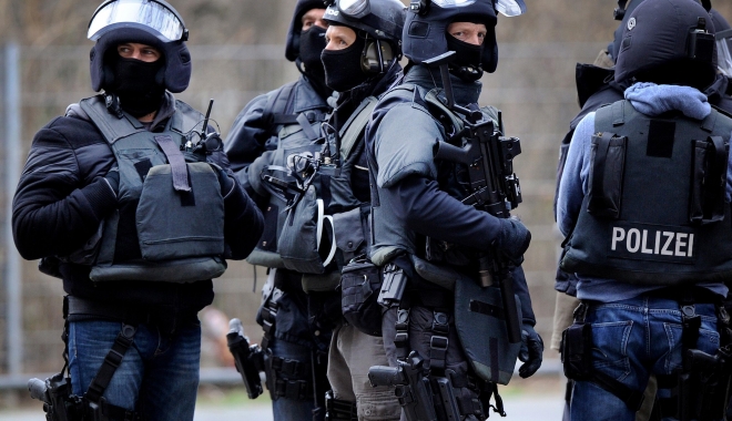 ALERTĂ teroristă în Germania. A fost evacuată o stație de metrou din Berlin - polizeisalahabdeslam-1478860336.jpg