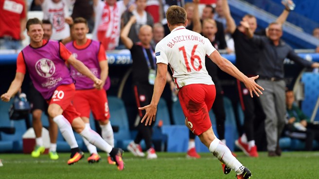 Galerie foto. Polonia câștigă ultima partidă din grupă. Urmează meciul cu Elveția - polonia4-1466582824.jpg
