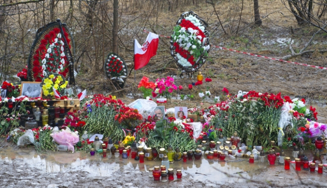 Polonia ar putea exhuma corpurile  a 90 de victime  ale tragediei  de la Smolensk - poloniaexhumare-1460637409.jpg
