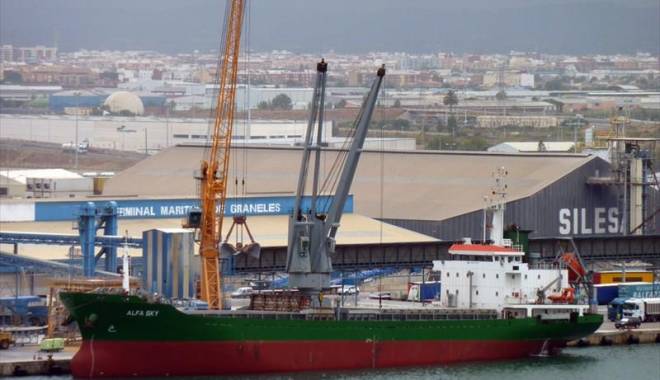 Poluare la bunkerarea unei nave în portul Ceuta - poluare-1457346519.jpg