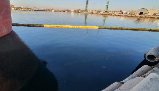 ALERTĂ. Poluare cu păcură, în Portul Midia Năvodari - poluare4-1635406961.jpg