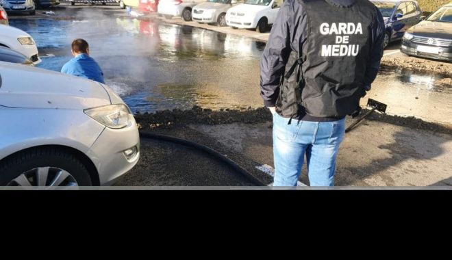 Poluare cu păcură în parcarea unui bloc din Constanţa - poluarejpg2-1667472640.jpg