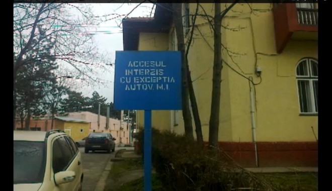 Curtea Poliției Eforie, transformată în parc auto? - polunu-1363818883.jpg