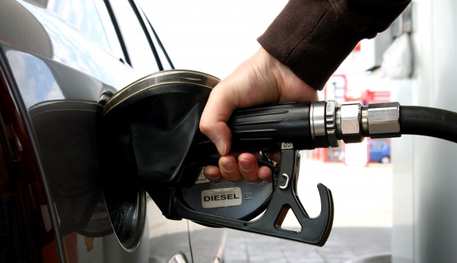 Petrom a scumpit carburanții. Vezi noile prețurile - pompa-1353317058.jpg