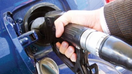 Benzina s-a scumpit din nou - pompa52777700-1318422737.jpg
