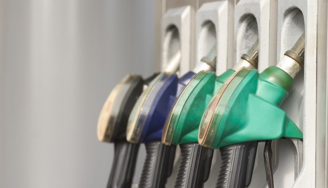 Benzina s-a scumpit din nou! - pompabenzina-1344321477.jpg