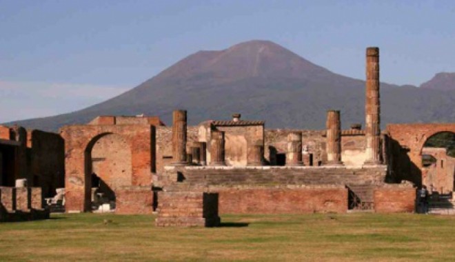 A fost furat un fragment dintr-o frescă din Casa lui Neptun din Pompei - pompeiarchaeologicalsitelistsofv-1395229431.jpg