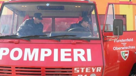 Panică în Suceava: șase case, cuprinse de flăcări. Incendiul se extinde - pompi-1314437546.jpg