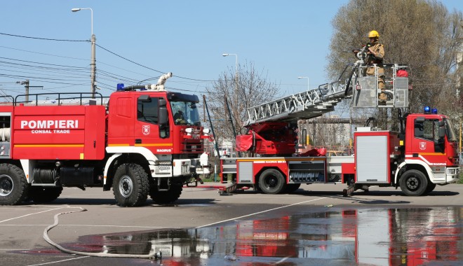 Pompierii constănțeni, pe locul II pe țară la descarcerare și acordarea primului ajutor - pompier-1346926943.jpg