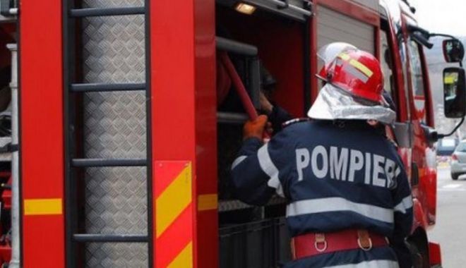 Incendiu în spatele Hotelului Nevada. Intervin pompierii - pompier-1602222417.jpg