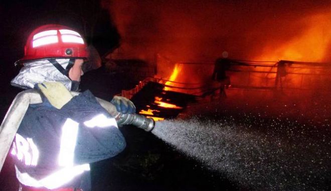 Incendiu uriaș! O bătrână a fost găsită carbonizată în casă - pompier-1613718642.jpg