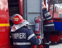 Incendiu la o casă din zona Halta Traian - pompieri-1319980166.jpg