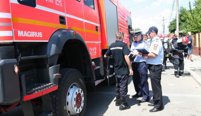 Incendiu la Ambasada Republicii Vietnam, din Capitală - pompieri-1342421456.jpg