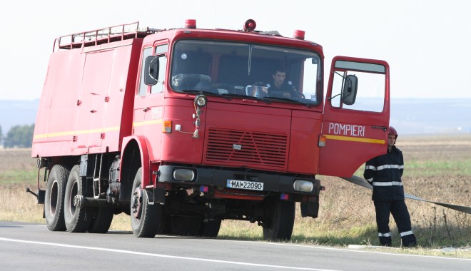 Explozie la o conductă de petrol. Mai multe case au fost afectate de deflagrație - pompieri-1383933126.jpg