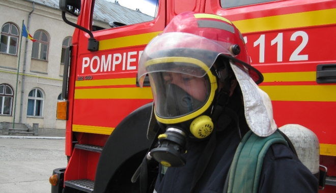 ARDE O MAȘINĂ POLARIS! - Update - pompieri-1487749049.jpg
