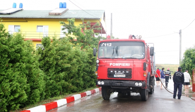Alertă la pompieri ! Se intervine cu două autospeciale - pompieri-1515314846.jpg