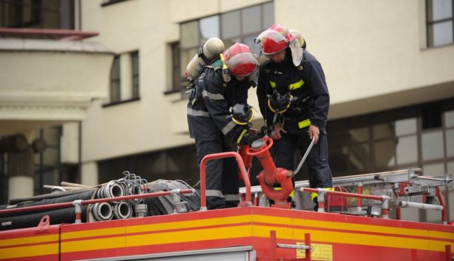 Incendiu într-un apartament din Constanța. Intervin pompierii - pompieri-1562769509.jpg