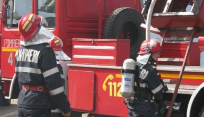 Peste 312 intervenții ale pompierilor, în weekend - pompieri-1661171097.jpg
