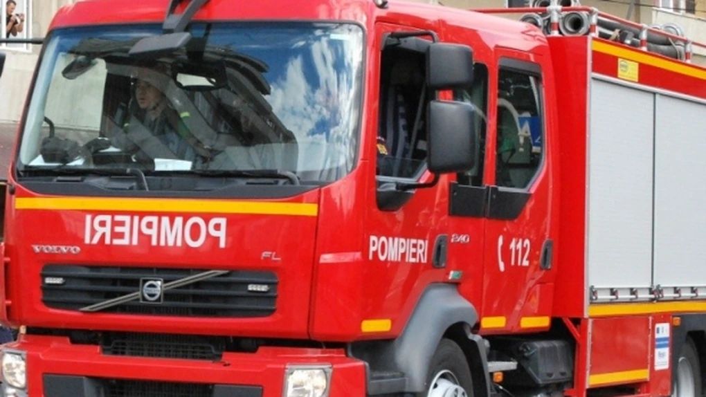 O casă a luat foc pe strada Maramureș, din Constanța. Intervin pompierii - pompieri-1747729563.jpg