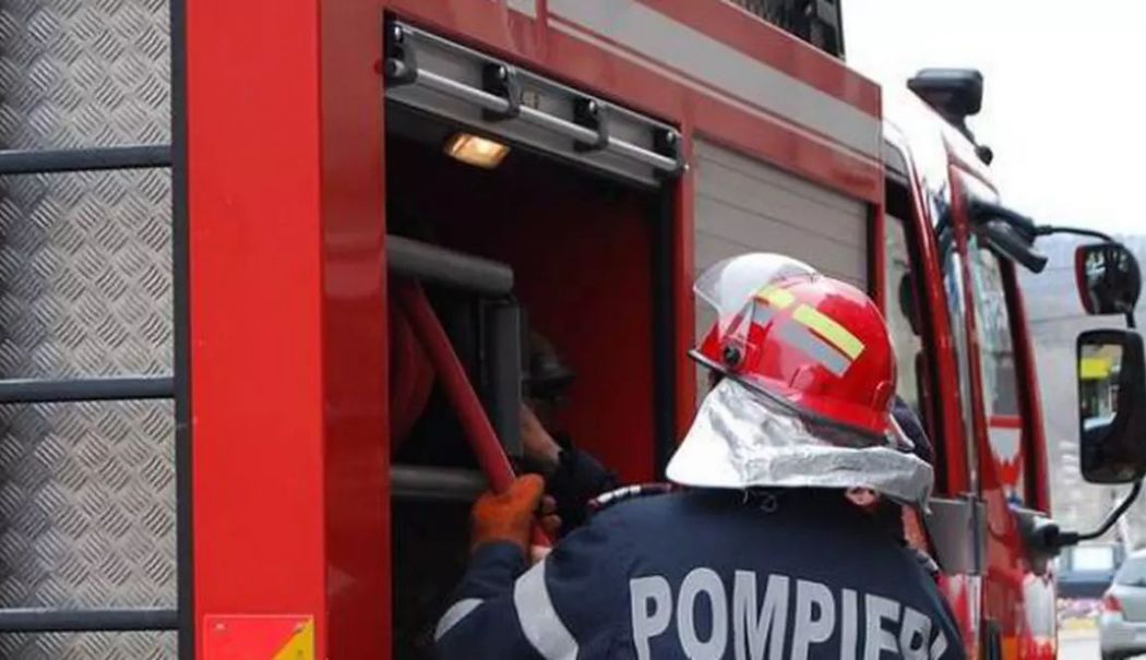 Un autoturism a luat foc în localitatea 23 August, din județul Constanța