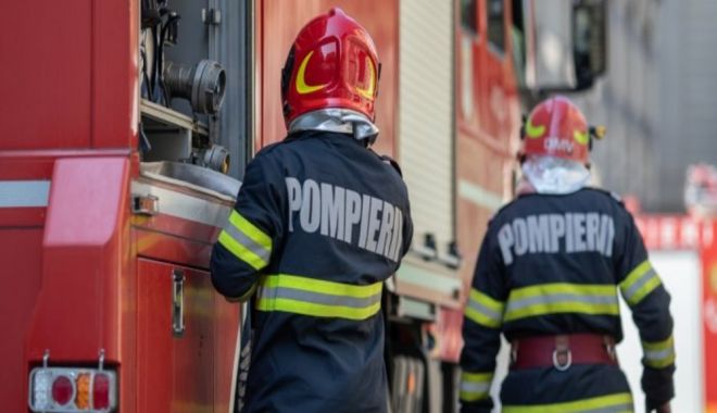 EXPLOZIE într-un bloc! Etajul 1 s-a prăbuşit, o femeie a murit. Din ce cauză s-a produs tragedia - pompieri-explozie-1713429523.jpg