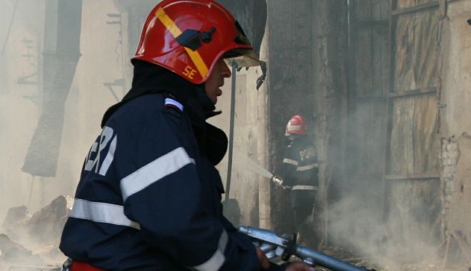 INCENDIU LA CONSTANŢA! Casă cuprinsă de flăcări - pompieri1817059271741706605345-1707214109.jpg