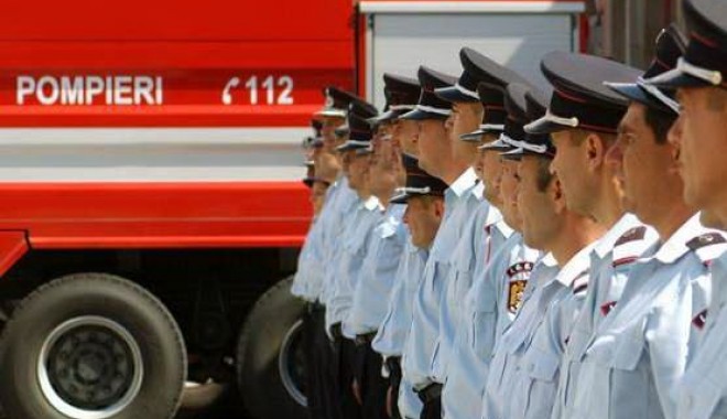 Pompieri avansați în grad pentru merite deosebite - pompieri2-1385997225.jpg