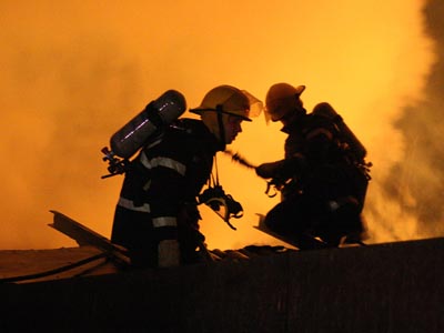 Incendiu lângă hotelul Ibis - pompieri207-1331828483.jpg
