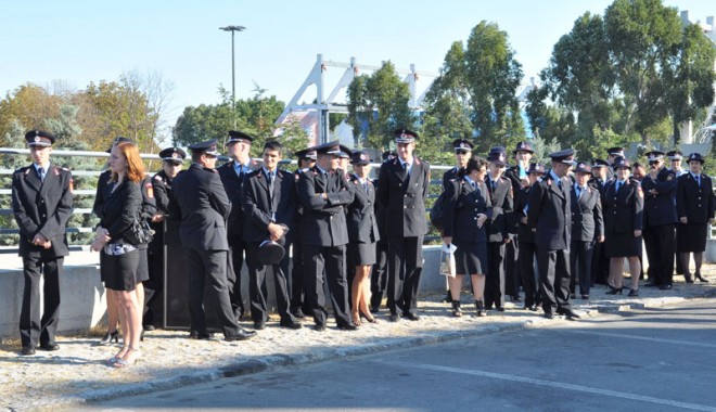 Doi ofițeri și opt subofițeri, avansați în grad înainte de termen - pompieri3-1315937431.jpg