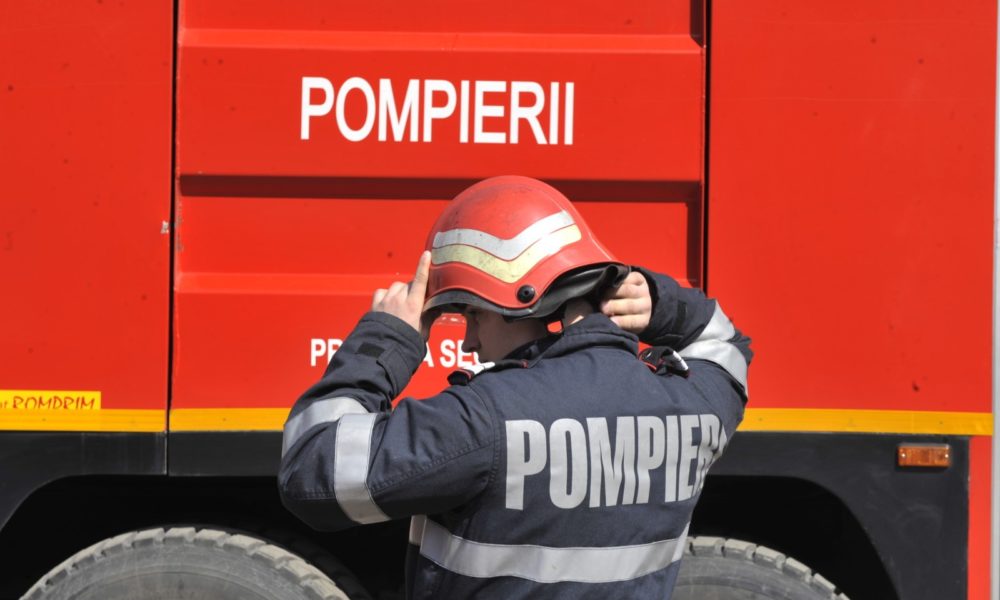 Incendiu într-un camping de rulote la 2 Mai - pompieri91yp7q8swx1000x600-1722166245.jpg