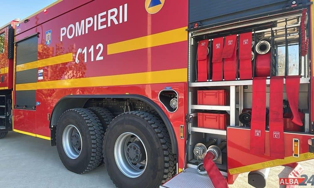 Pericol de accident pe strada Mihai Viteazul din Constanța. O bucată dintr-un balcon stă să cadă - pompieriasas1000x600-1759574642.jpeg
