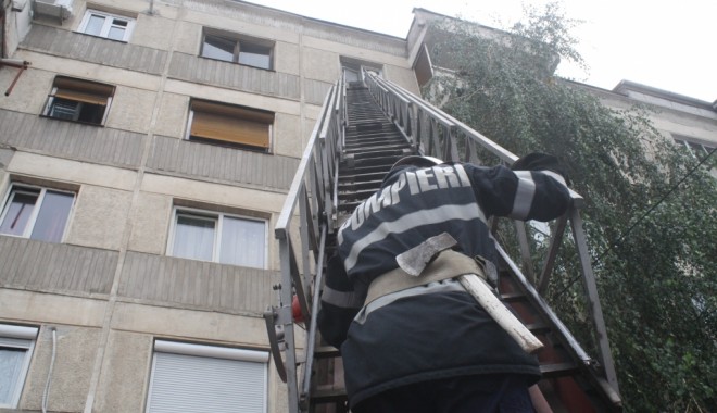CONSTĂNȚEANCĂ GĂSITĂ INCONȘTIENTĂ, ÎN CASĂ. Medicii luptă pentru viața ei - pompiericopilincuiatincasa141145-1483625130.jpg