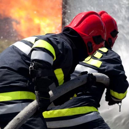 Bebeluș de patru luni, mort într-un incendiu! Mama n-a mai putut să-l scoată din casă - pompierie1550903994620-1551126402.jpg