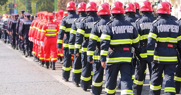 Momente emoționante de Ziua Pompierilor. Eroii constănțeni, comemorați în cadrul unei ceremonii - pompieriec5-1536837760.jpg