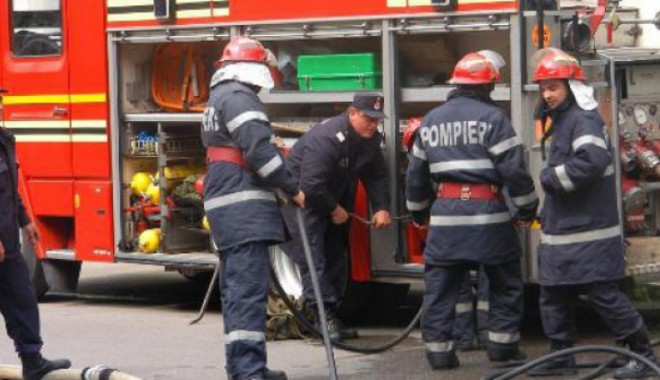 Explozie în zona Unirii din Capitală. O persoană a fost rănită și zona a fost evacuată - pompieriexplozie4016830005688100-1367654972.jpg