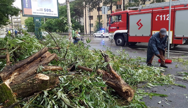 Pompierii, pregătiți să intervină, după ce meteorologii au anunțat furtuni pe litoral - pompierii-1507305110.jpg