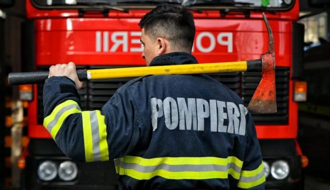 Casă cuprinsă de flăcări, la Constanţa. Mobilizare de forţe, în această dimineaţă - pompieriicaraseni1200x675-1680765608.jpg