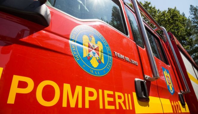 Incendiu într-un bloc pe strada Gheorghe Marinescu. Mai multe persoane s-au autoevacuat - pompieriifbigsu-1695644580.jpg
