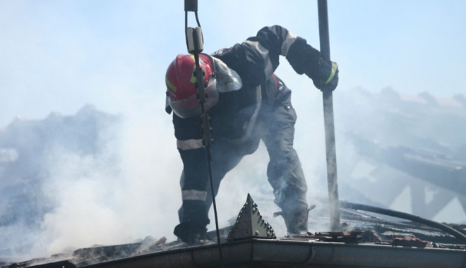 Ce trebuie să faceți pentru ca locuințele voastre să nu ia foc - pompieriincendiucasaicbratianu7-1321037494.jpg