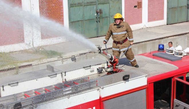 Ziua Protecției Civile, sărbătorită de pompierii constănțeni - pompieriincendiuport94-1393601213.jpg