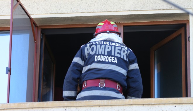 Pompierii au deszăpezit gospodăria unei femei din Constanța - pompieriincendiutomisnr471-1391080173.jpg
