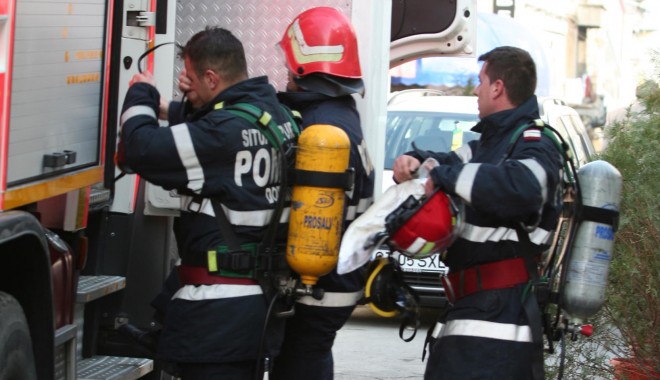 Un depozit de jucării a ars, astăzi, în Constanța - pompieriincendiutomisnr478-1328788815.jpg