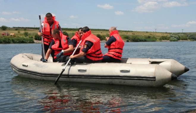 Pompierii militari vor patrula cu bărci pe litoral și pe lacul Siutghiol.