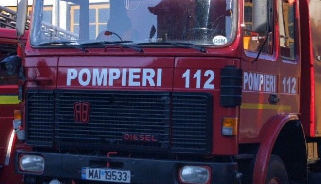 Incendiu la mall. Un bărbat a fost rănit - pompieriprfmvyq0x8-1485503339.jpg