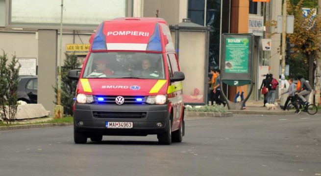 PERSOANĂ ELECTROCUTATĂ PE UN STÂLP / Un echipaj SMURD, la fața locului - pompierismurd655x360-1473525273.jpg
