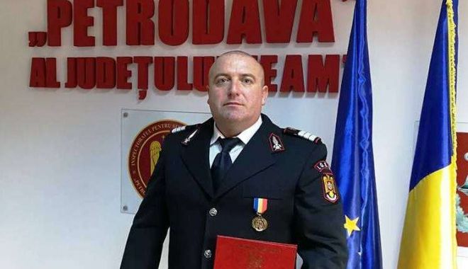 Un pompier care şi-a salvat vecinii din flăcări le oferă acum găzduire în propria casă