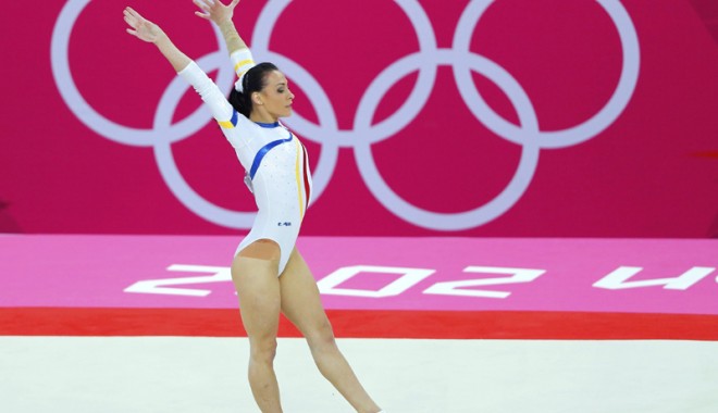 Cătălina Ponor, vicecampioană olimpică la sol - ponor-1344368854.jpg