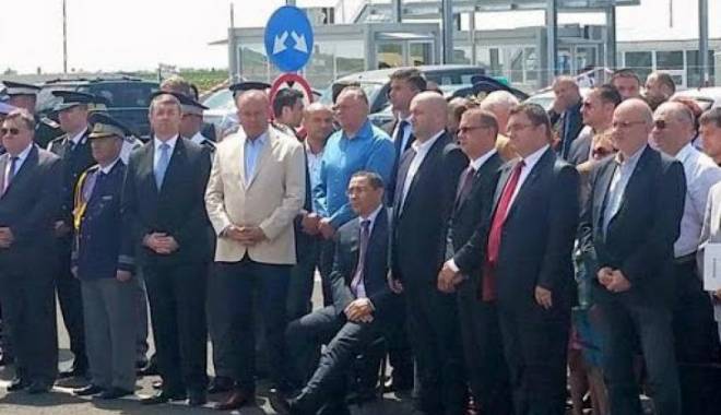 Victor Ponta a inaugurat 10 kilometri din autostrada ce leagă România de Ungaria - ponta-1436616187.jpg